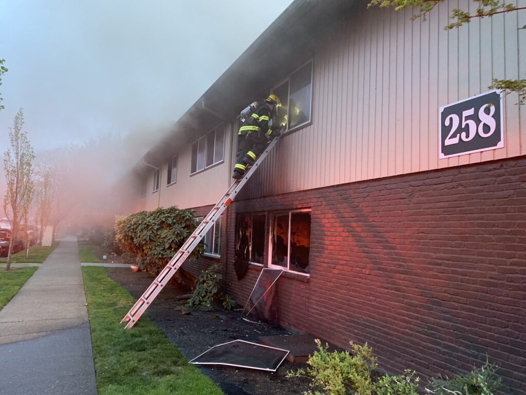 lake oswego apartment fire