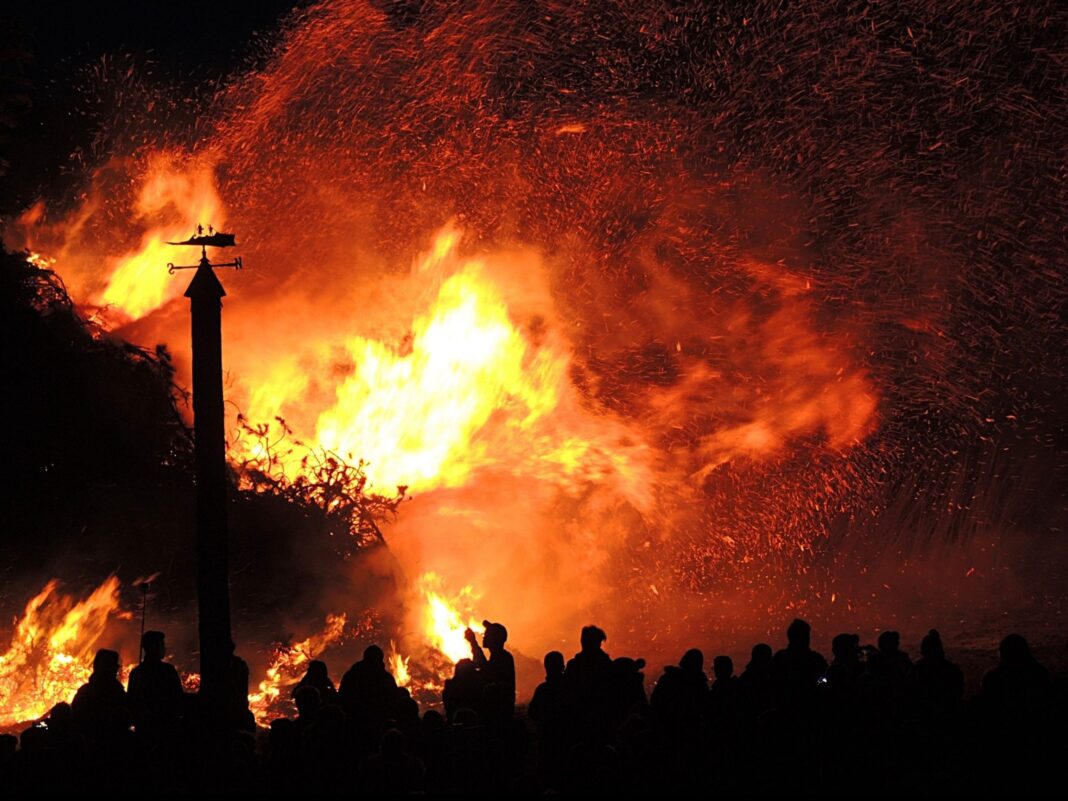 Oregon firefighters are helping fight fires in Texas and New Mexico