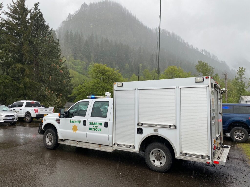 munro point search and rescue hiker stranded