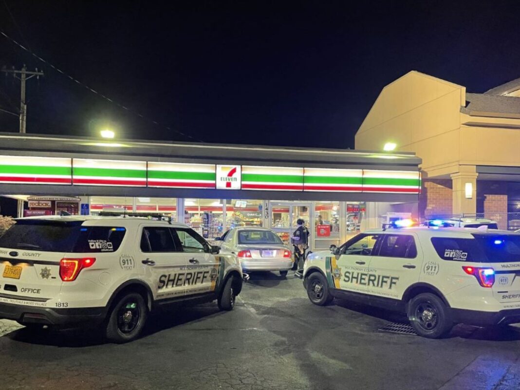 MCSO traffic stop at 7 Eleven