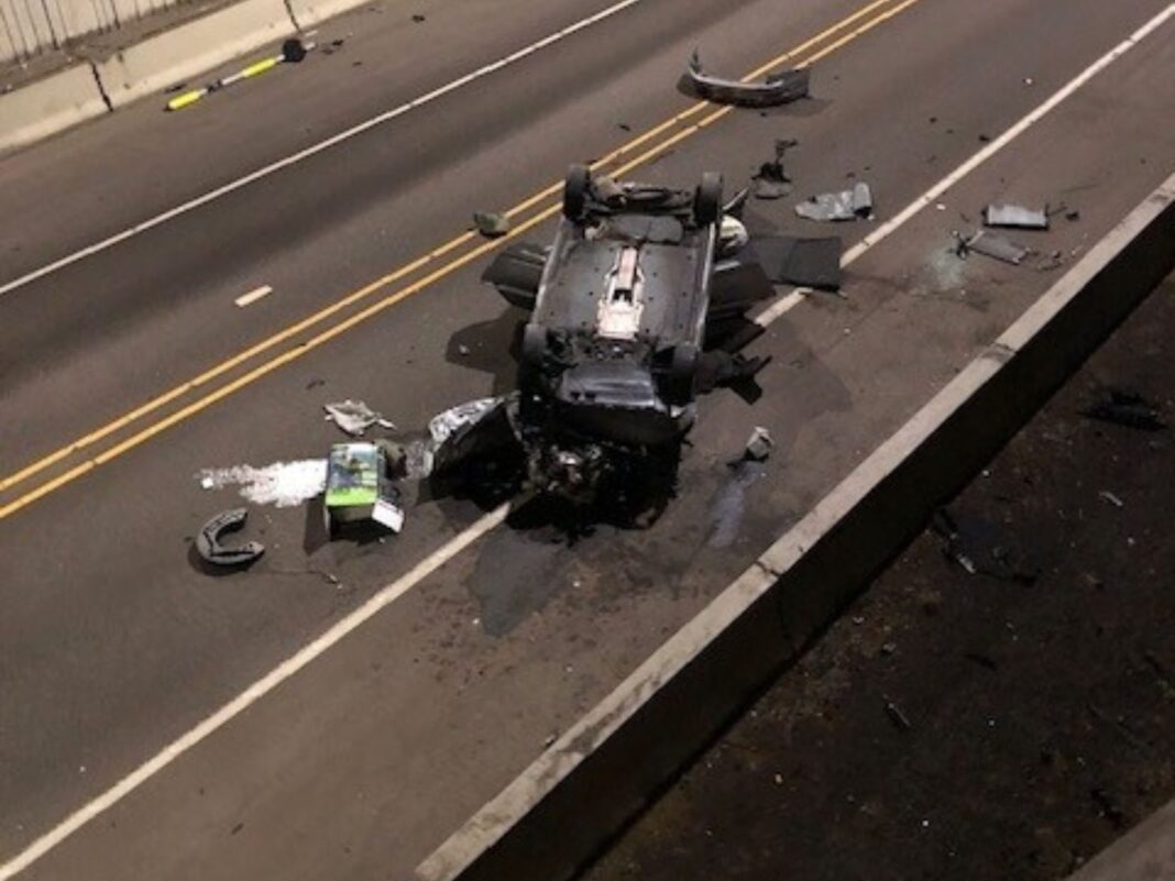 car drives off sellwood bridge