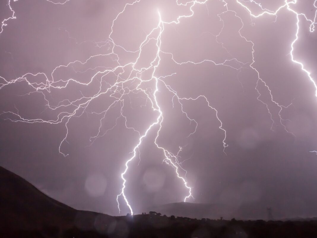 1500 lightning strikes in west coast, ODF responds to subsequent fire